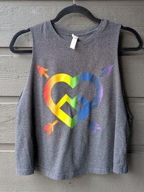 Bella Canvas Heather Gray Muscle Tee Crop Tank Top Large Rainbow Heart Mountains